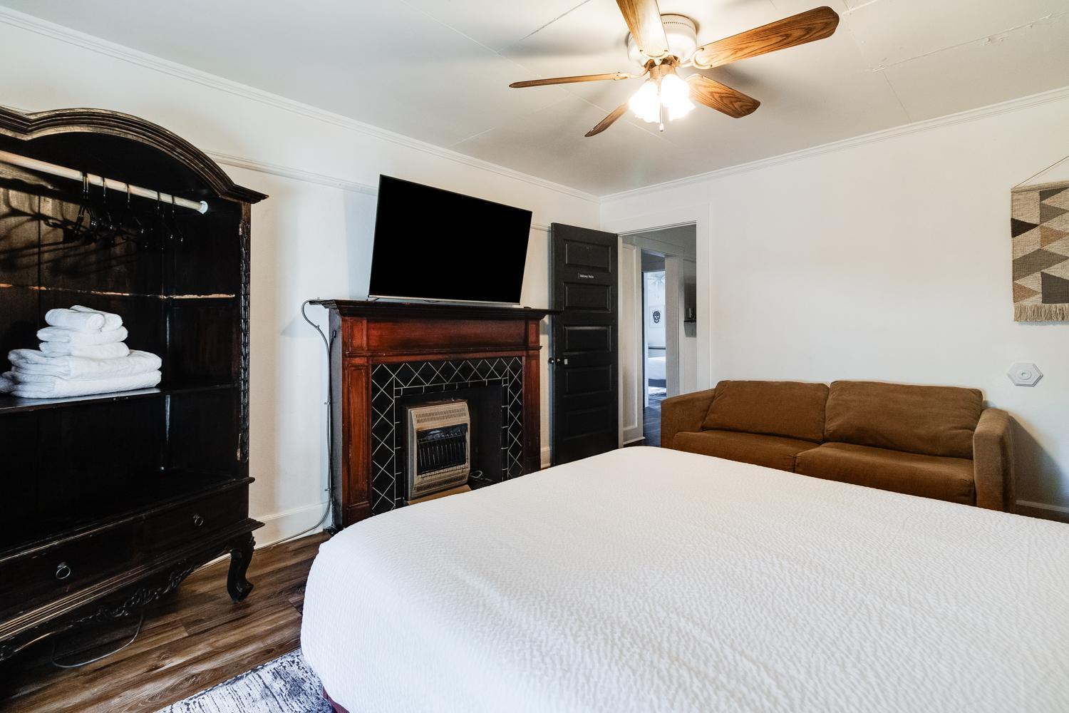 Lafayette At Your Doorstep, Private Rm Luaran gambar